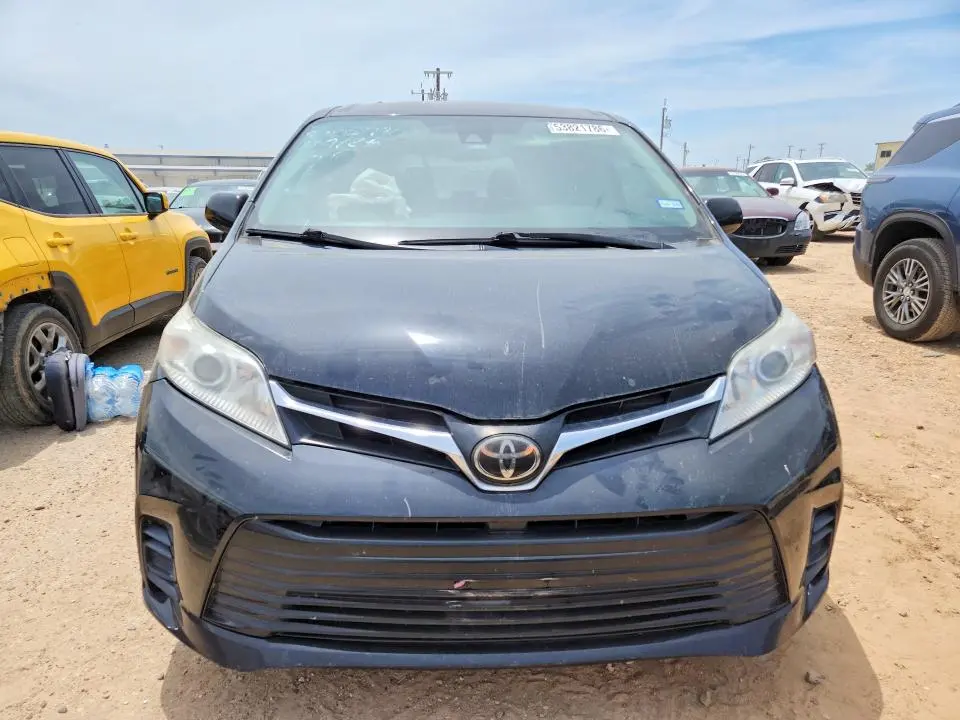 2018 TOYOTA SIENNA LE  