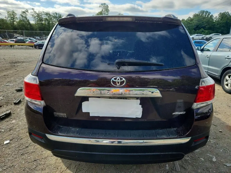 2012 TOYOTA HIGHLANDER SE  
