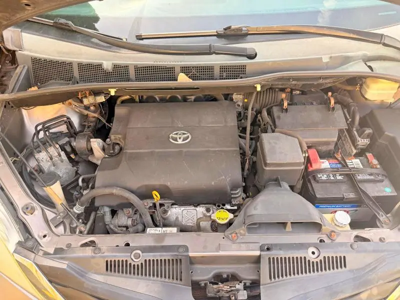 2011 TOYOTA SIENNA LE  