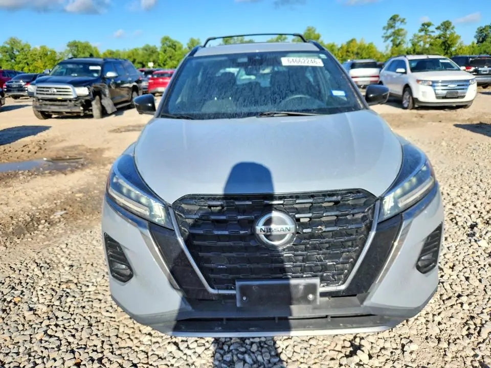 2021 NISSAN KICKS SR  