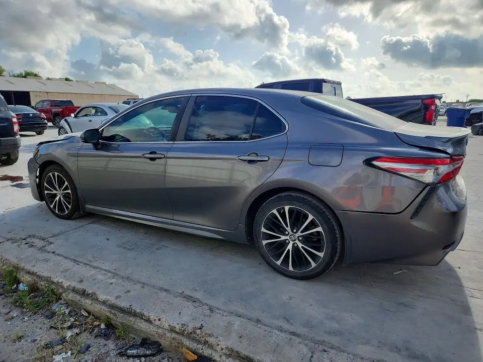 2018 TOYOTA CAMRY SE  
