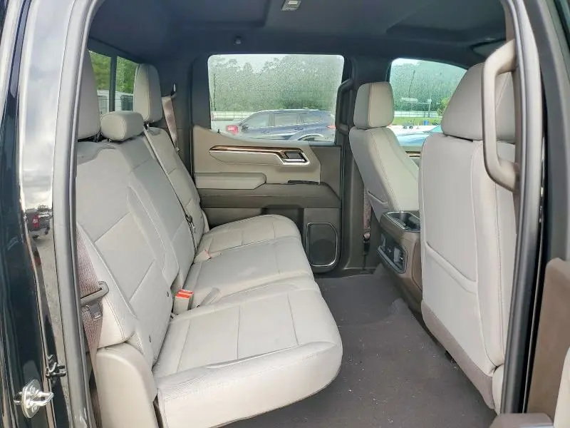 2025 CHEVROLET SILVERADO K1500 LT  