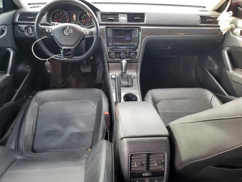 2017 VOLKSWAGEN PASSAT SE  