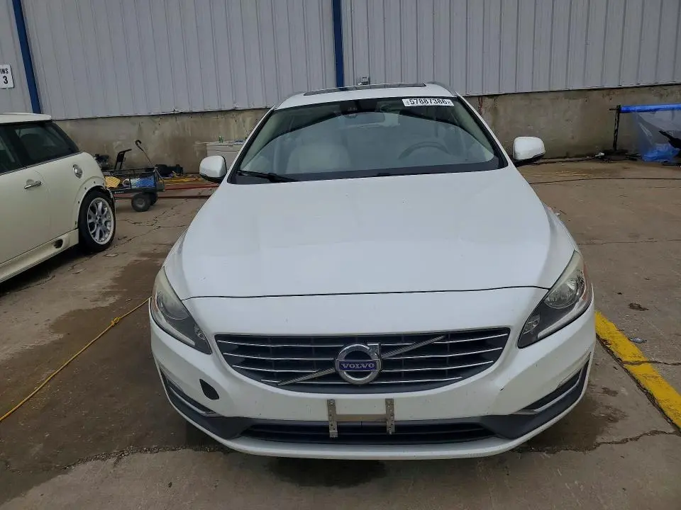 2015 VOLVO V60 T5  