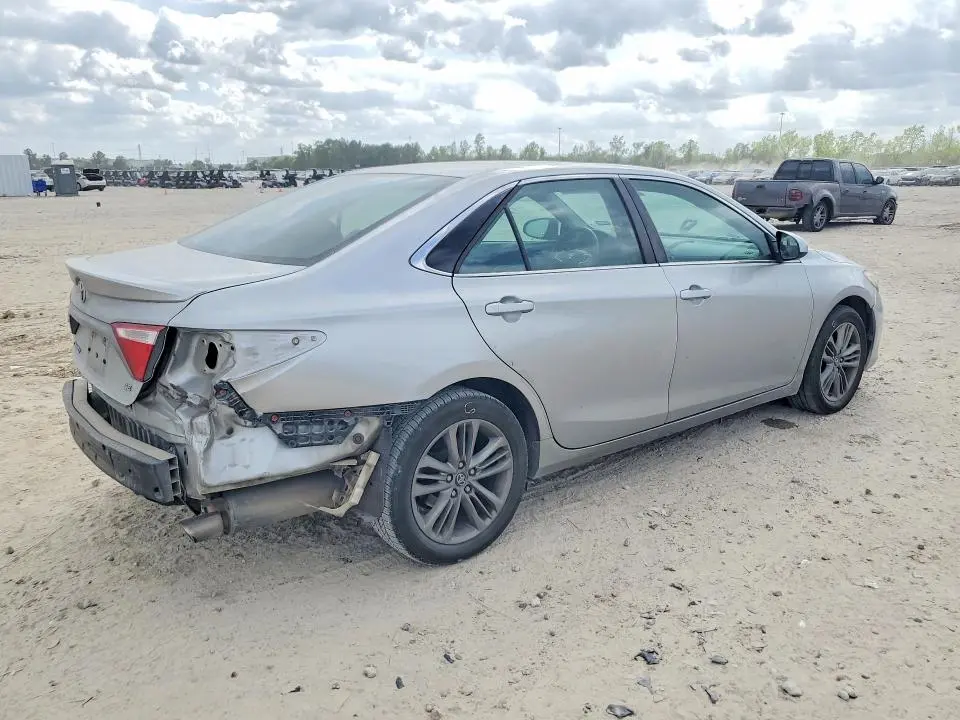 2016 TOYOTA CAMRY SE  