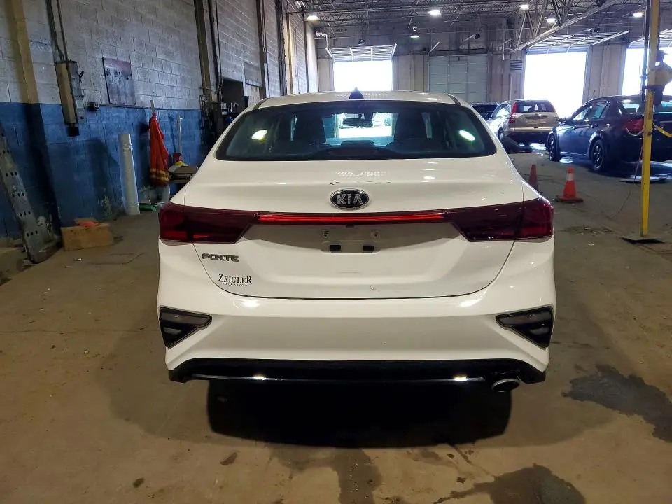 2021 KIA FORTE LXS  