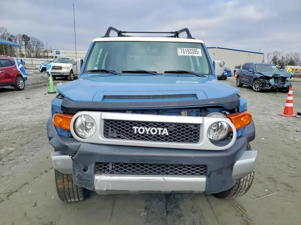 2011 TOYOTA FJ CRUISER   