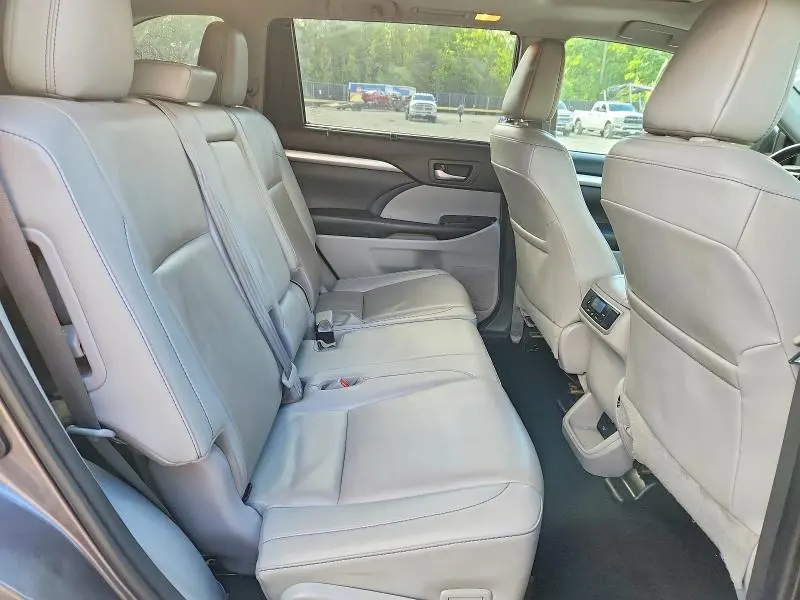 2019 TOYOTA HIGHLANDER XLE  