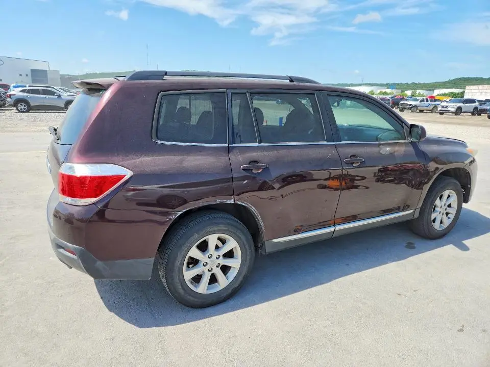 2011 TOYOTA HIGHLANDER SE  