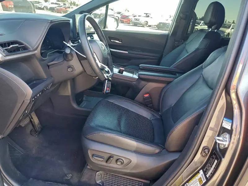 2025 TOYOTA SIENNA LIMITED  