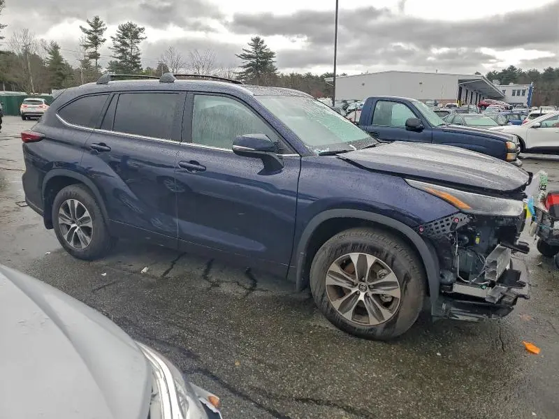 2025 TOYOTA HIGHLANDER LE  