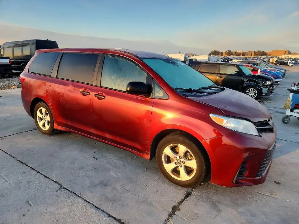 2019 TOYOTA SIENNA   