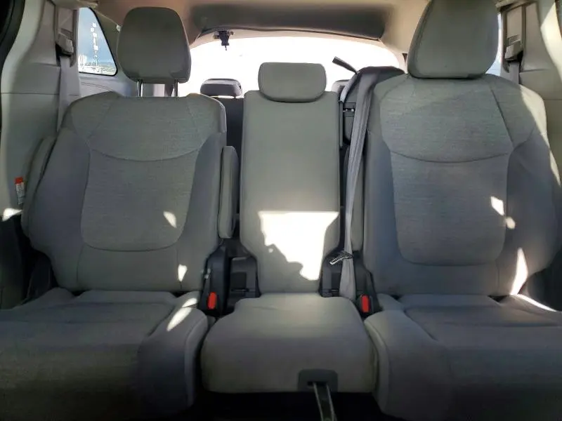 2021 TOYOTA SIENNA LE 8-PASSENGER  