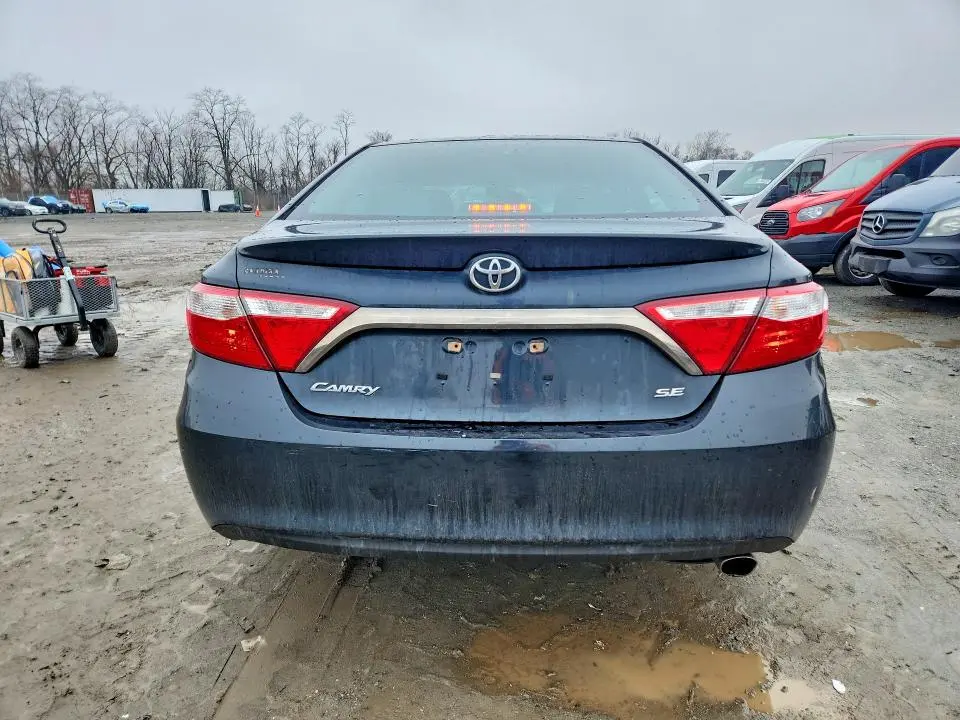 2016 TOYOTA CAMRY SE  