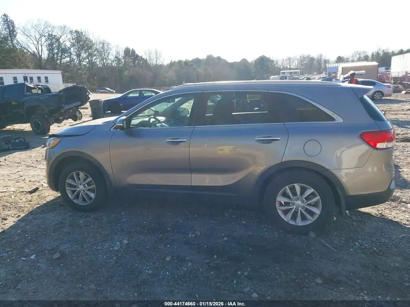 2017 KIA SORENTO 2.4L LX