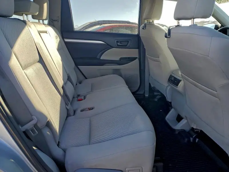 2019 TOYOTA HIGHLANDER LE  