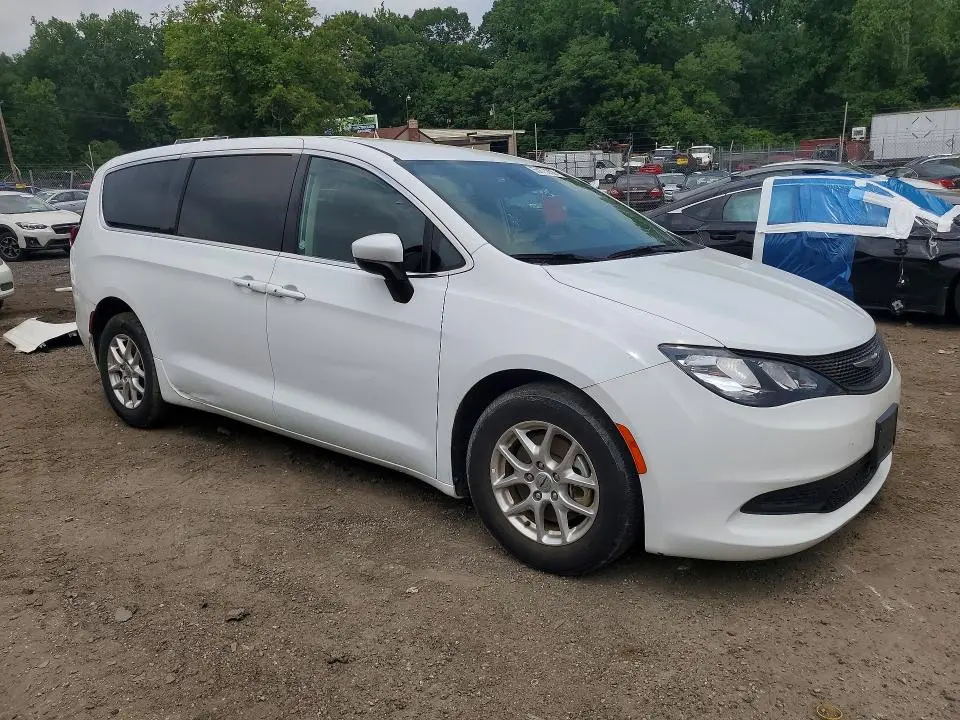 2023 CHRYSLER VOYAGER LX  