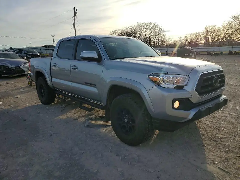 2022 TOYOTA TACOMA SR5 V6  