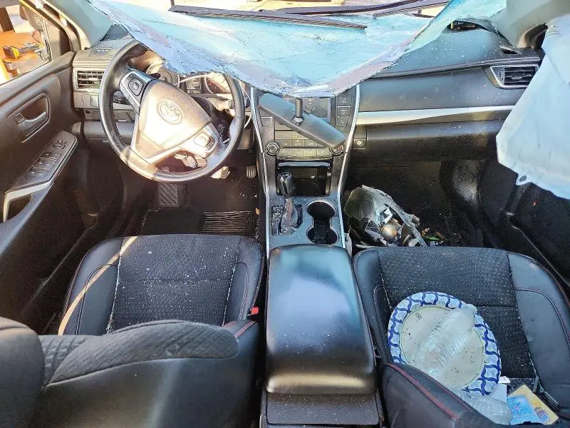 2015 TOYOTA CAMRY SE  