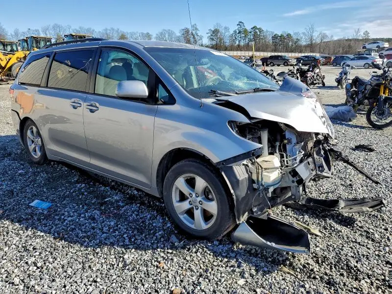 2011 TOYOTA SIENNA BASE  