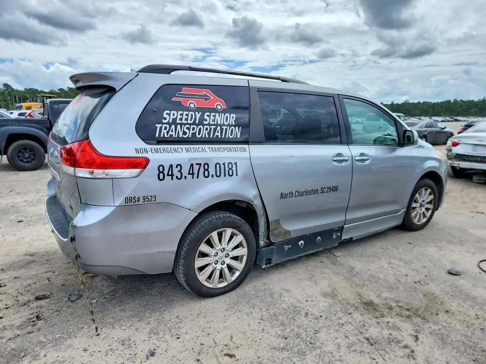 2011 TOYOTA SIENNA LIMITED 7-PASSENGER  