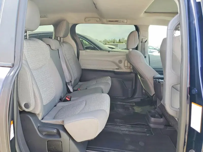 2024 TOYOTA SIENNA LE 8-PASSENGER  