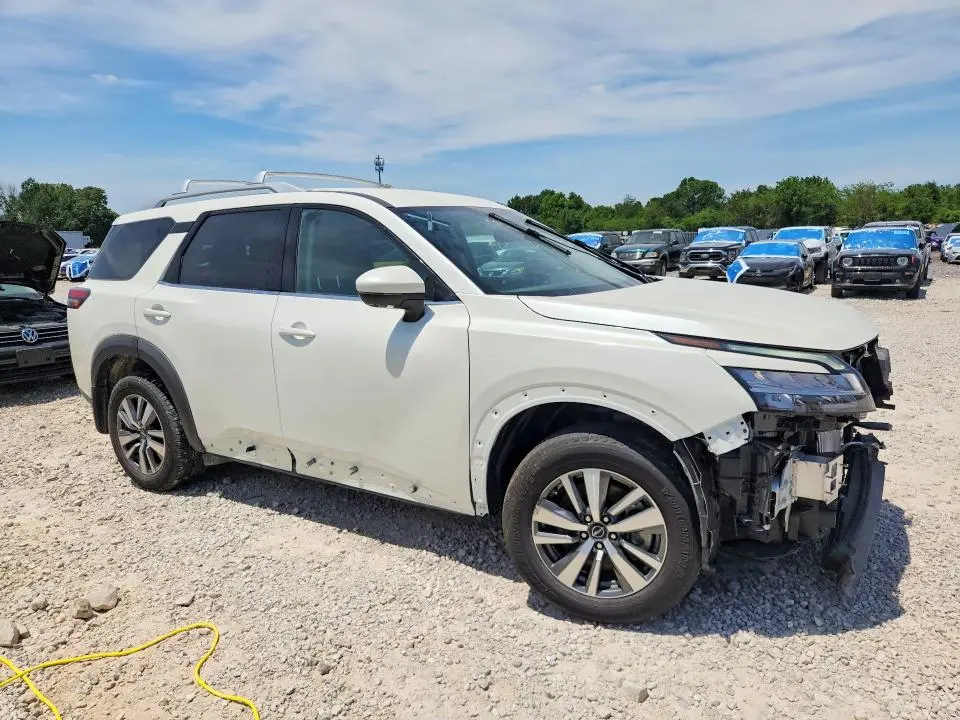 2024 NISSAN PATHFINDER SL  