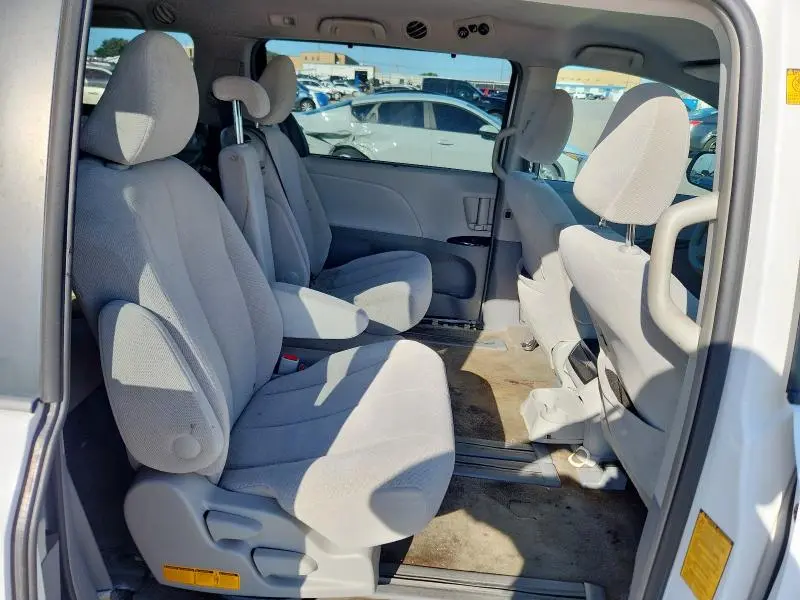 2012 TOYOTA SIENNA LE  