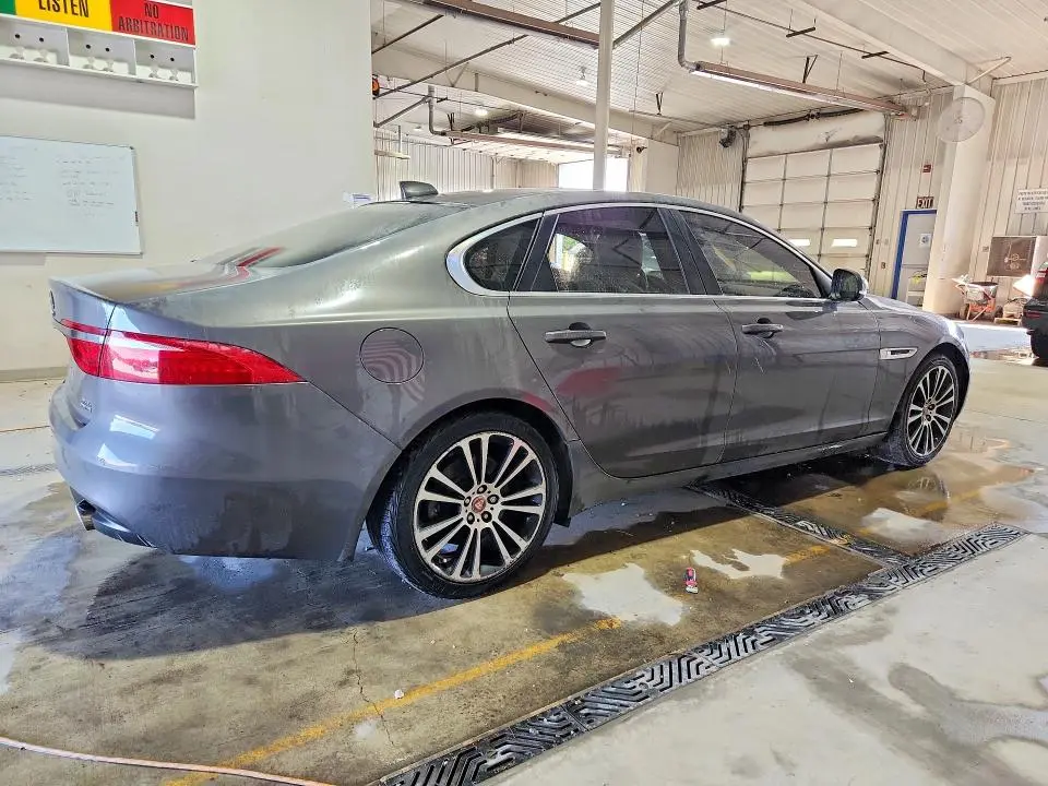 2017 JAGUAR XF PRESTIGE  