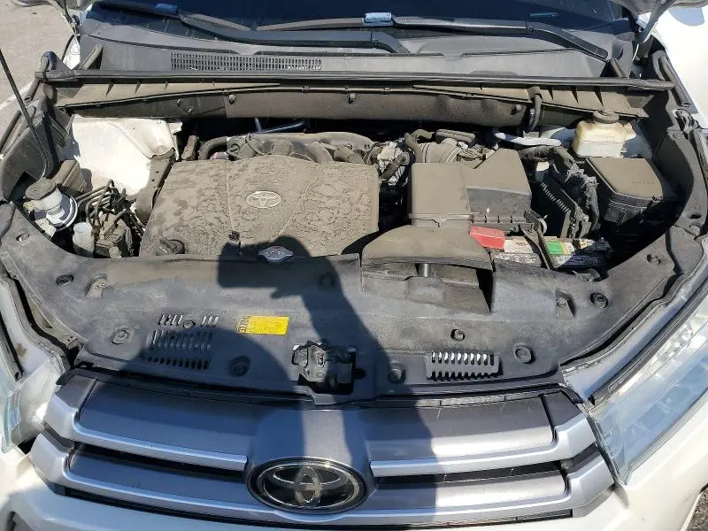 2018 TOYOTA HIGHLANDER LE  