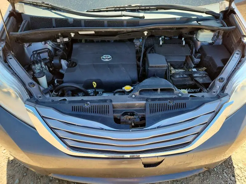 2015 TOYOTA SIENNA XLE 8-PASSENGER  
