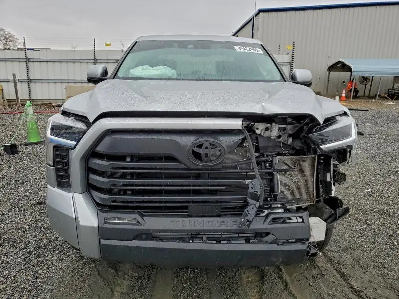 2024 TOYOTA TUNDRA CREWMAX SR  