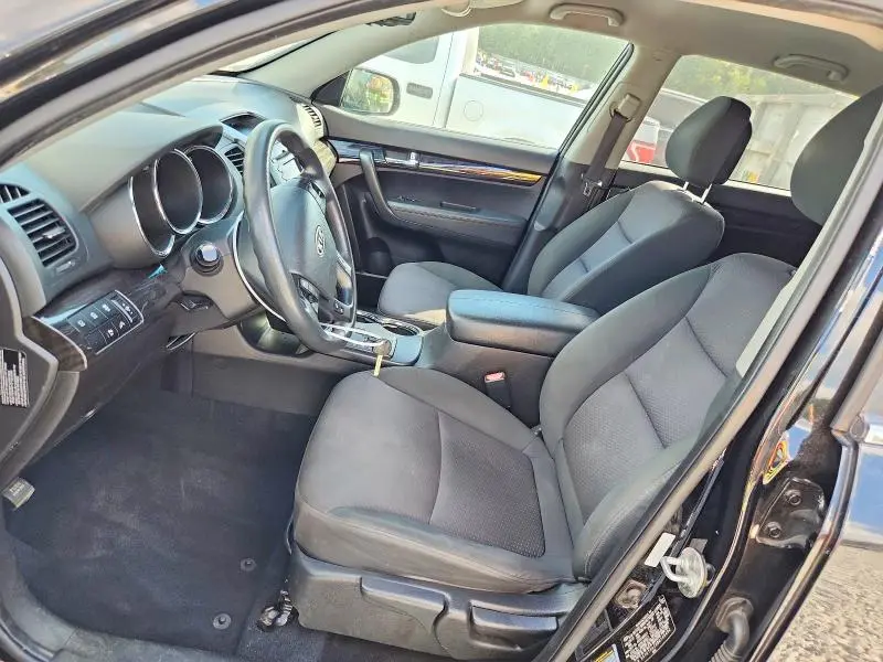 2011 KIA SORENTO LX  