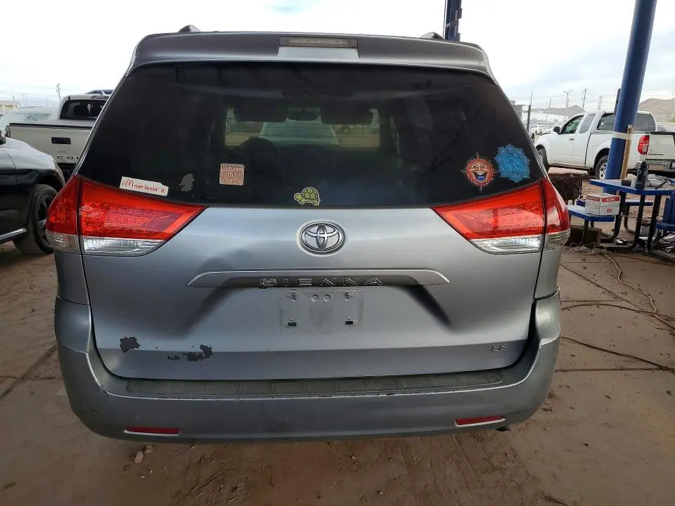 2011 TOYOTA SIENNA LE 8-PASSENGER  