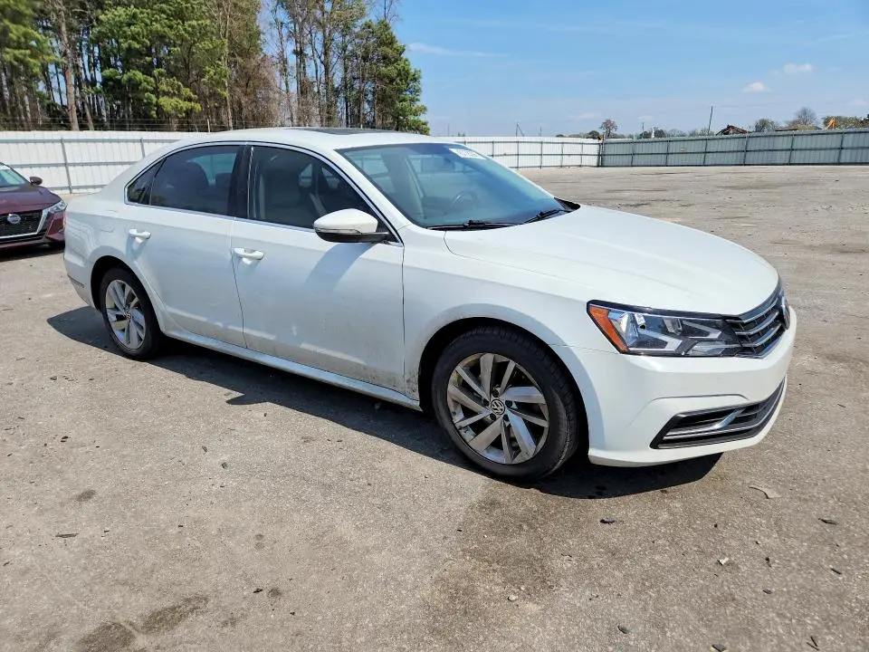 2018 VOLKSWAGEN PASSAT SE  