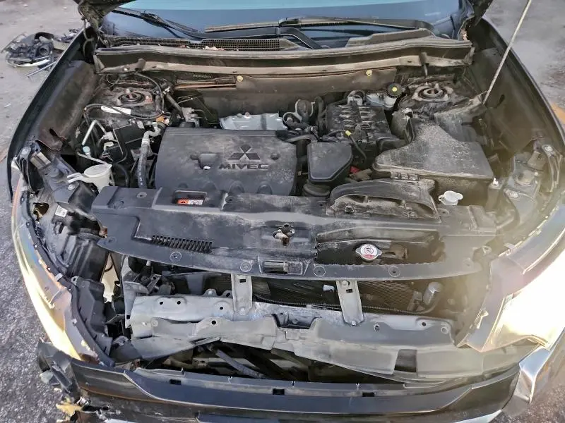 2016 MITSUBISHI OUTLANDER SE  