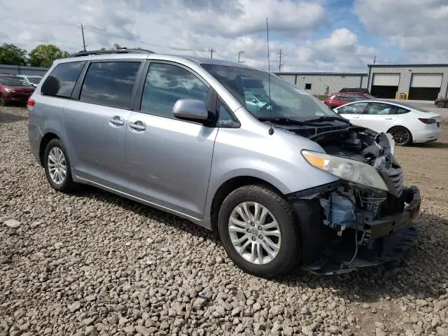 2011 TOYOTA SIENNA XLE