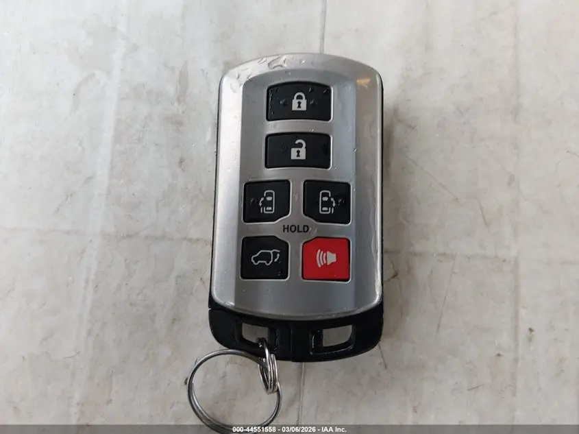 2018 TOYOTA SIENNA XLE 8 PASSENGER