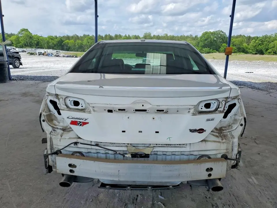 2014 TOYOTA CAMRY SE V6  