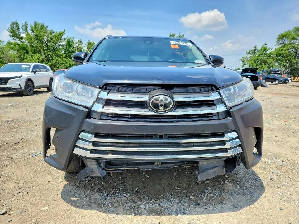 2017 TOYOTA HIGHLANDER LIMITED  