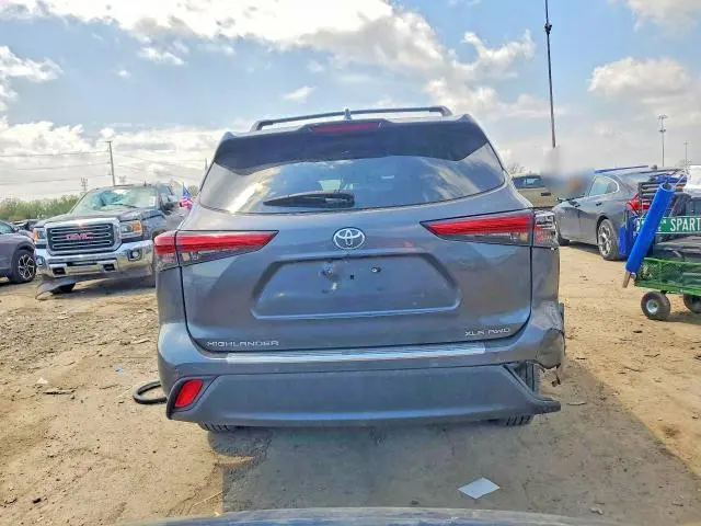 2023 TOYOTA HIGHLANDER XLE  