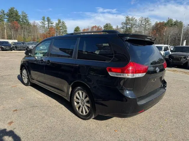 2014 TOYOTA SIENNA XLE  