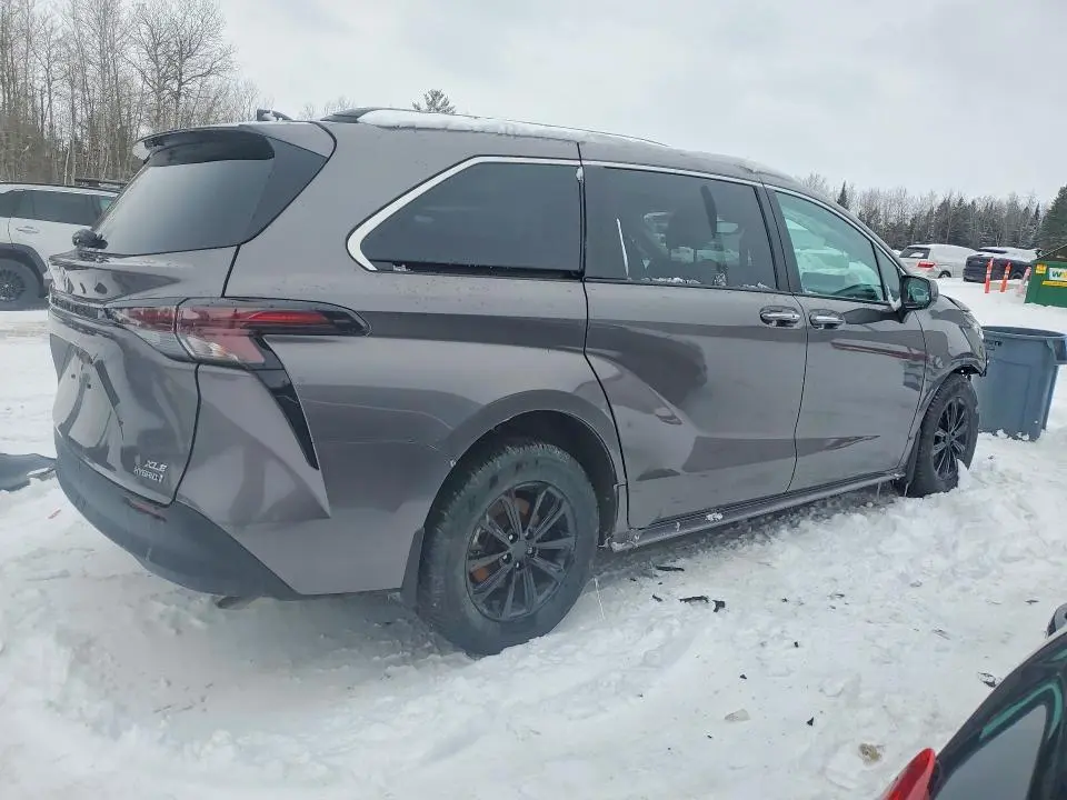 2024 TOYOTA SIENNA   