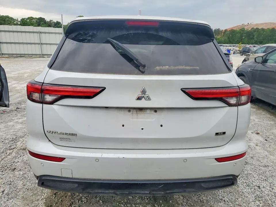 2024 MITSUBISHI OUTLANDER SE  