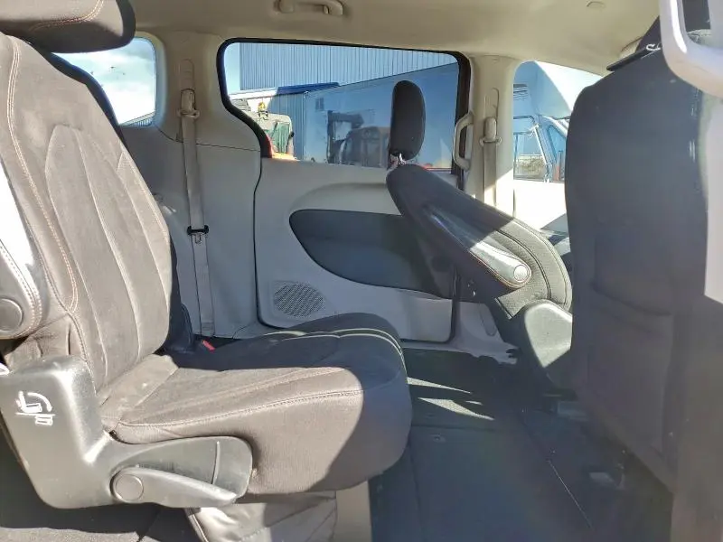 2017 CHRYSLER PACIFICA LX  