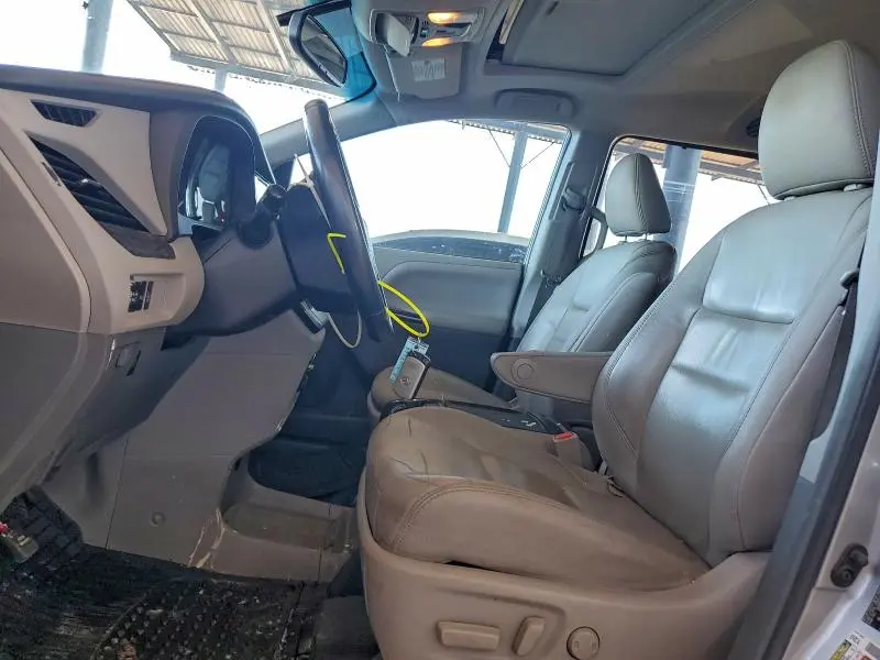 2015 TOYOTA SIENNA XLE  