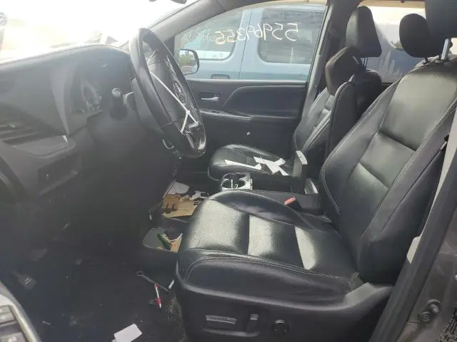 2018 TOYOTA SIENNA SE  