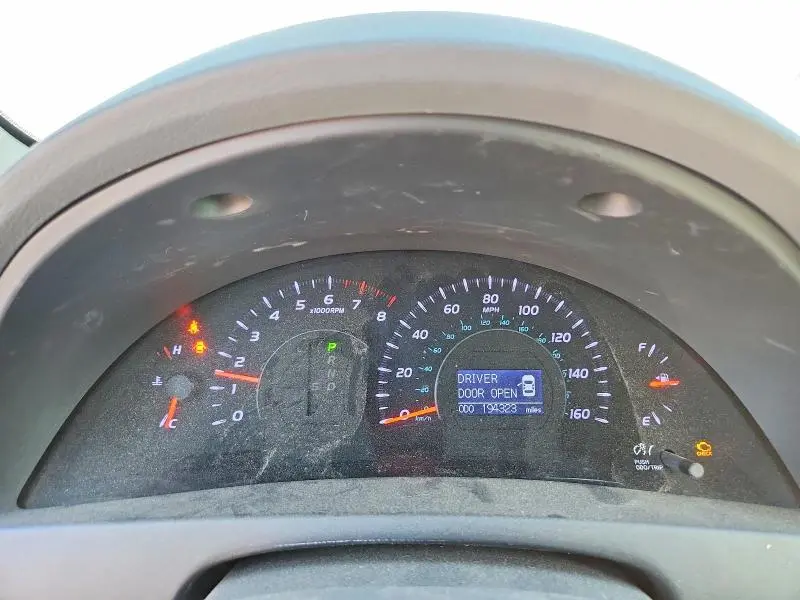 2011 TOYOTA CAMRY XLE V6  