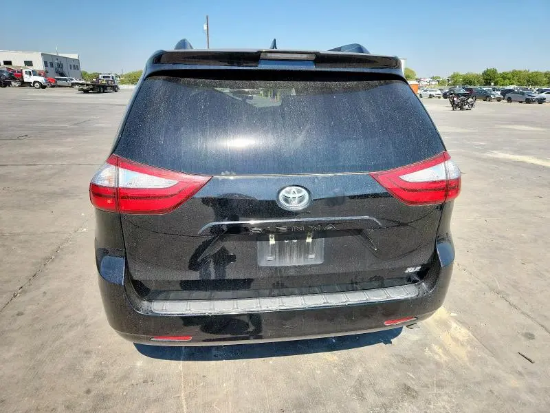 2019 TOYOTA SIENNA XLE  