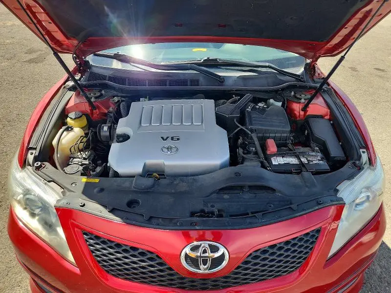 2011 TOYOTA CAMRY SE V6  